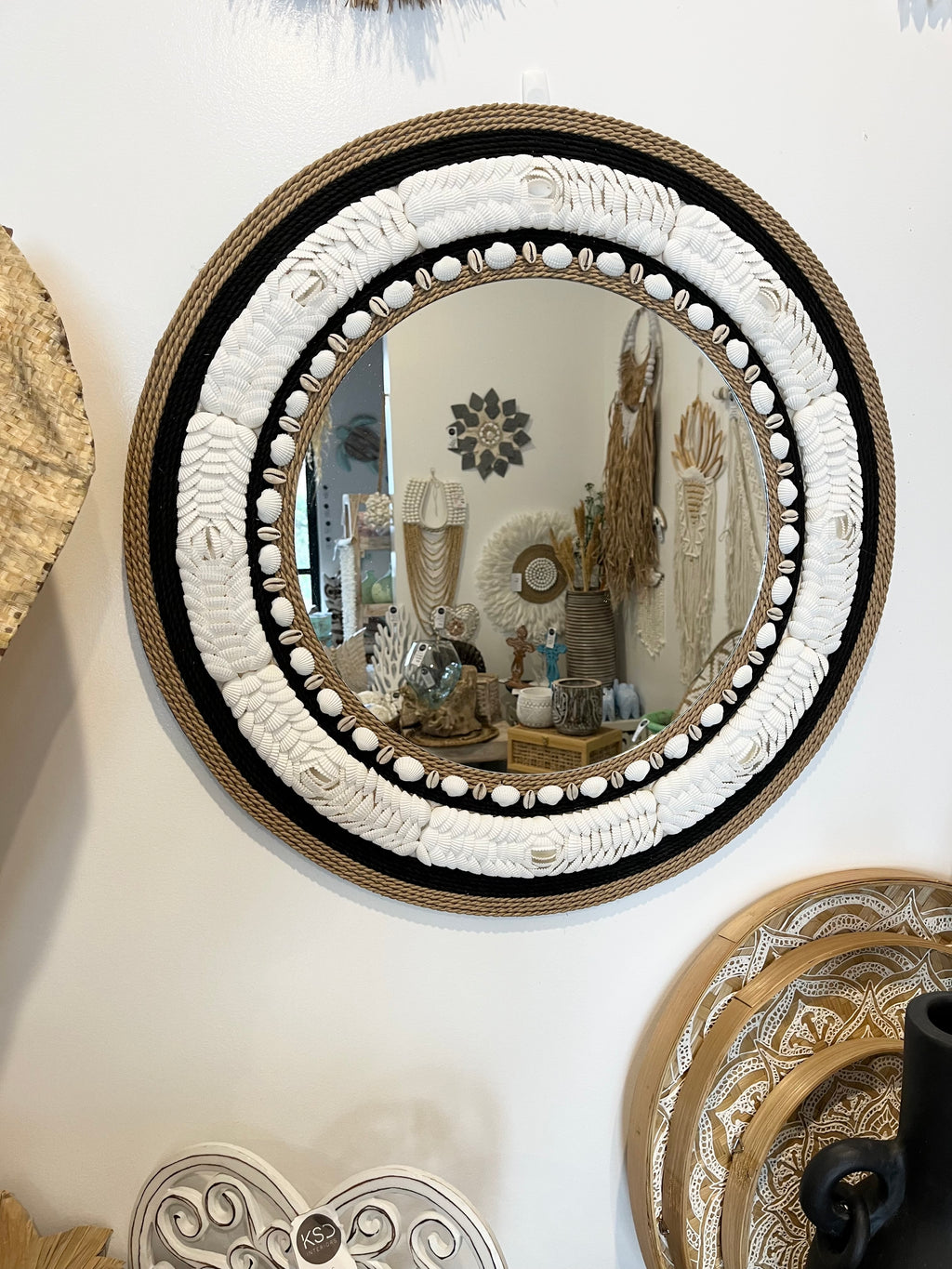 Round shell mirror with black detail - Bali Beach Beyond