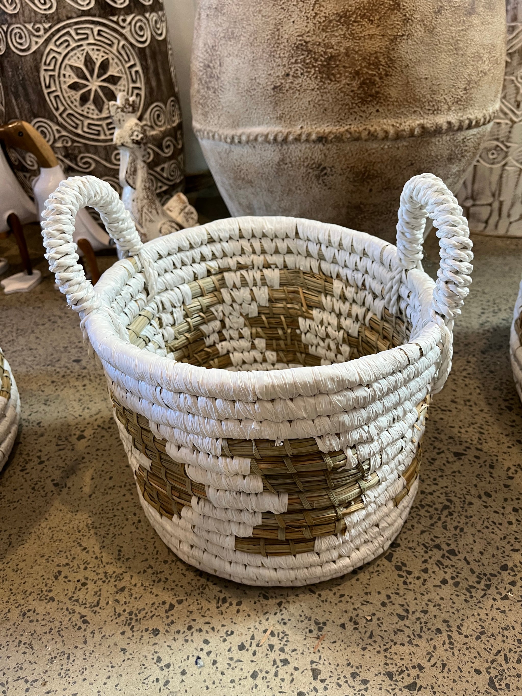 Woven basket with white / natural S - Bali Beach Beyond