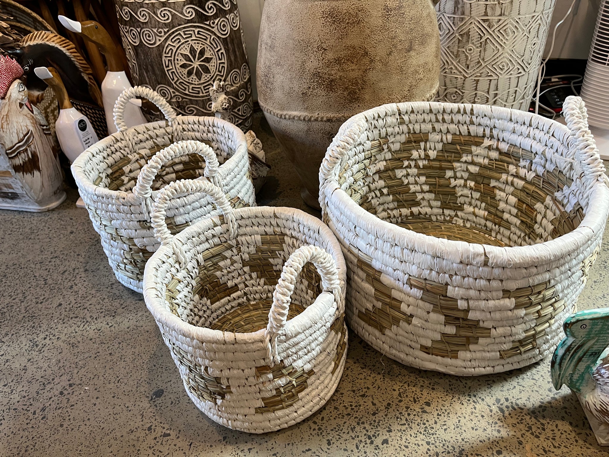 Set 3 woven baskets with white / natural - Bali Beach Beyond
