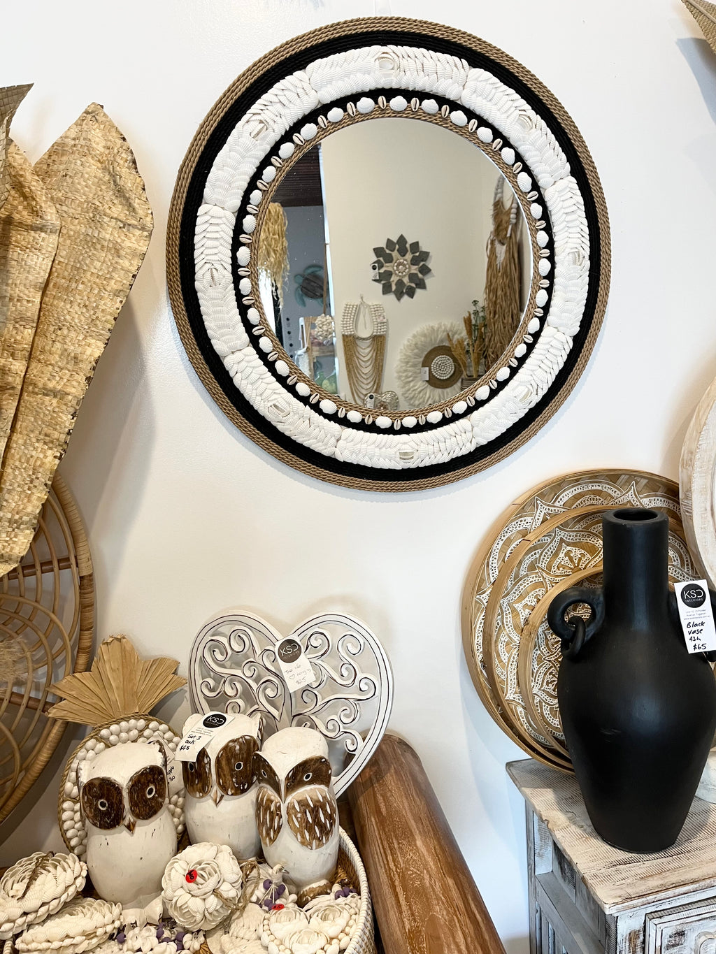 Round shell mirror with black detail - Bali Beach Beyond
