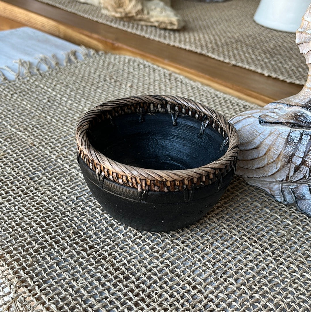 Black bowl with decorative trim S
