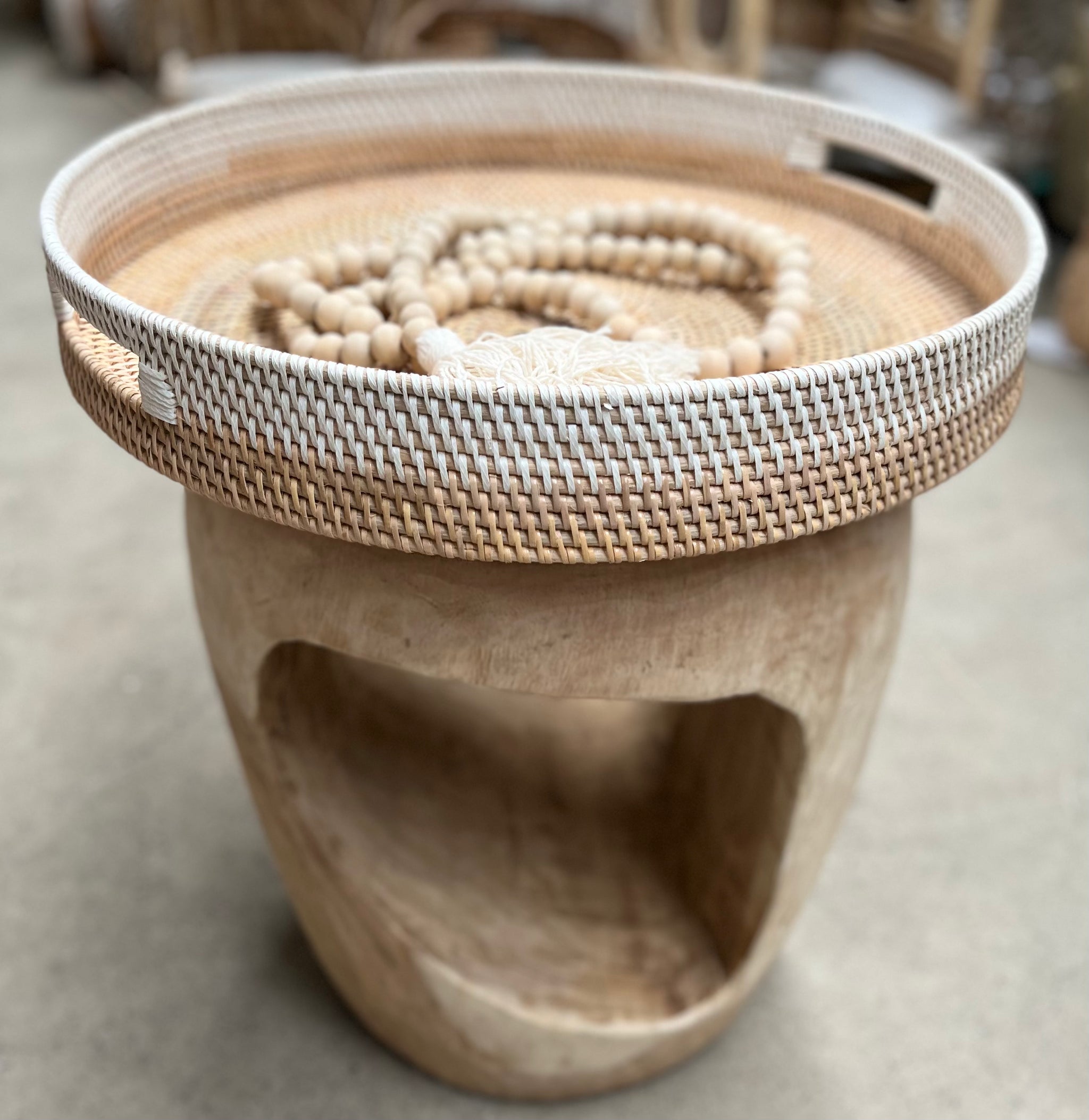 Round white/ natural tray M - Bali Beach Beyond