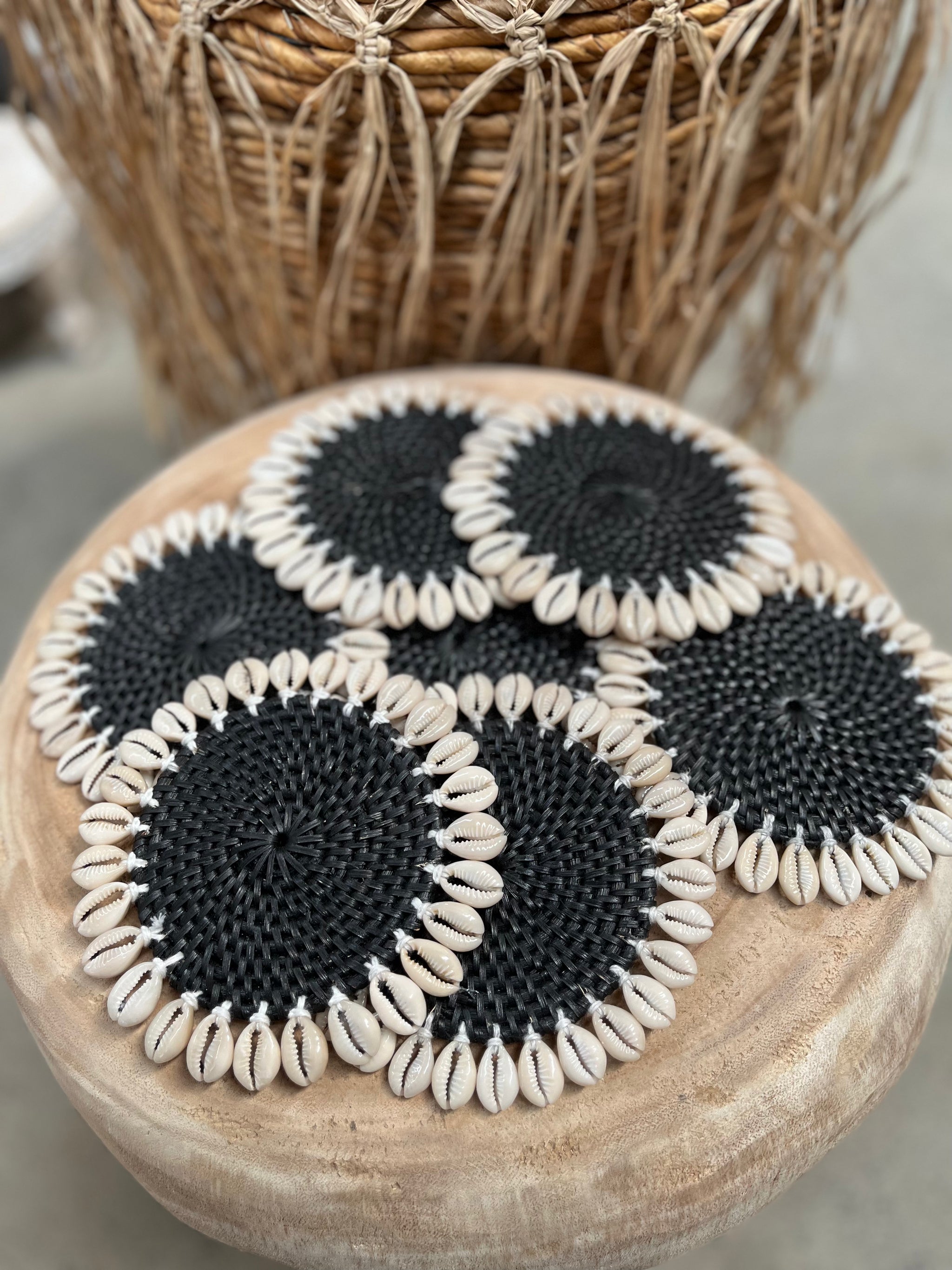 Black rattan Coaster with natural shells - Bali Beach Beyond