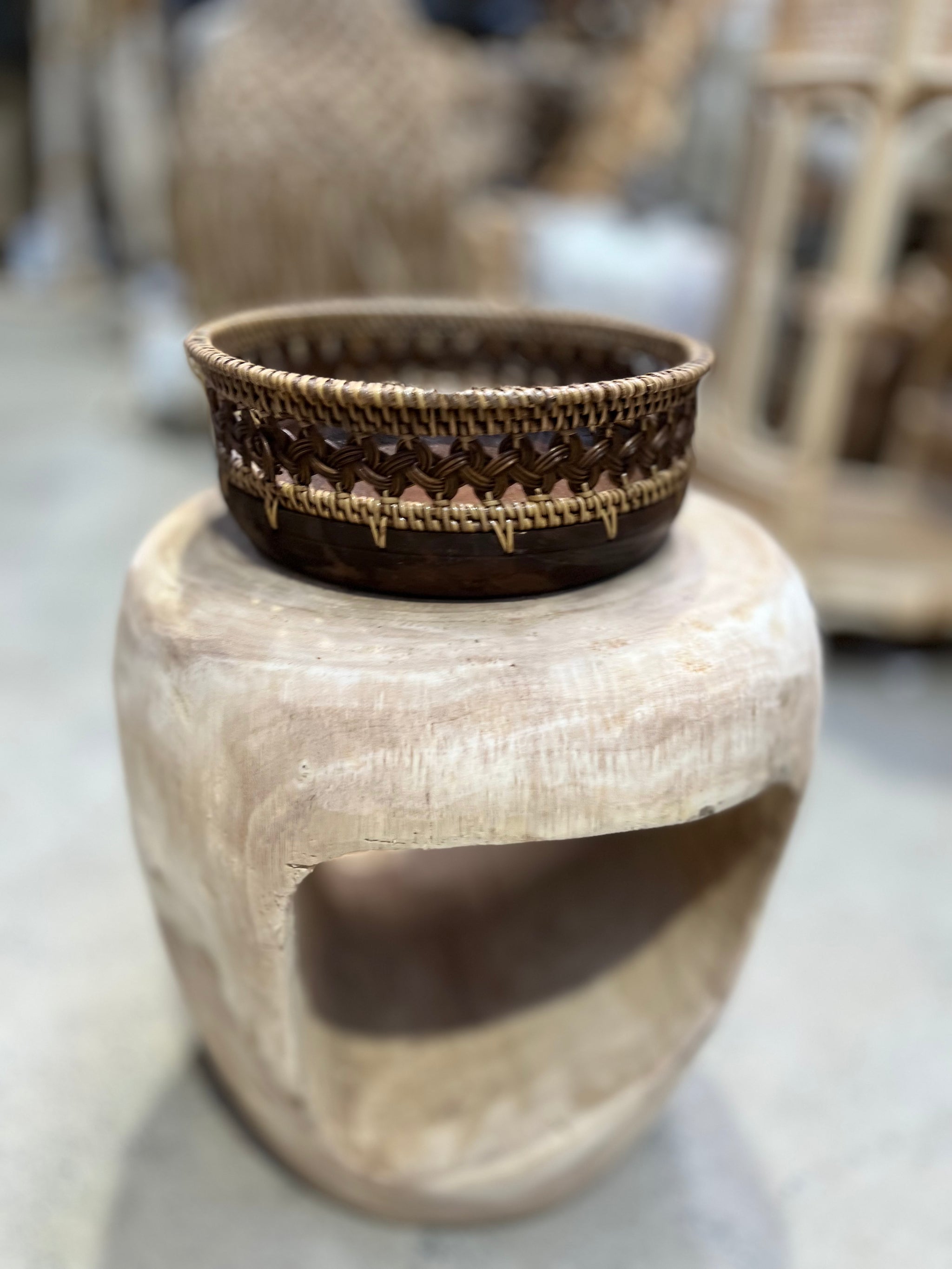 Brown bowl with decorative trim M - Bali Beach Beyond