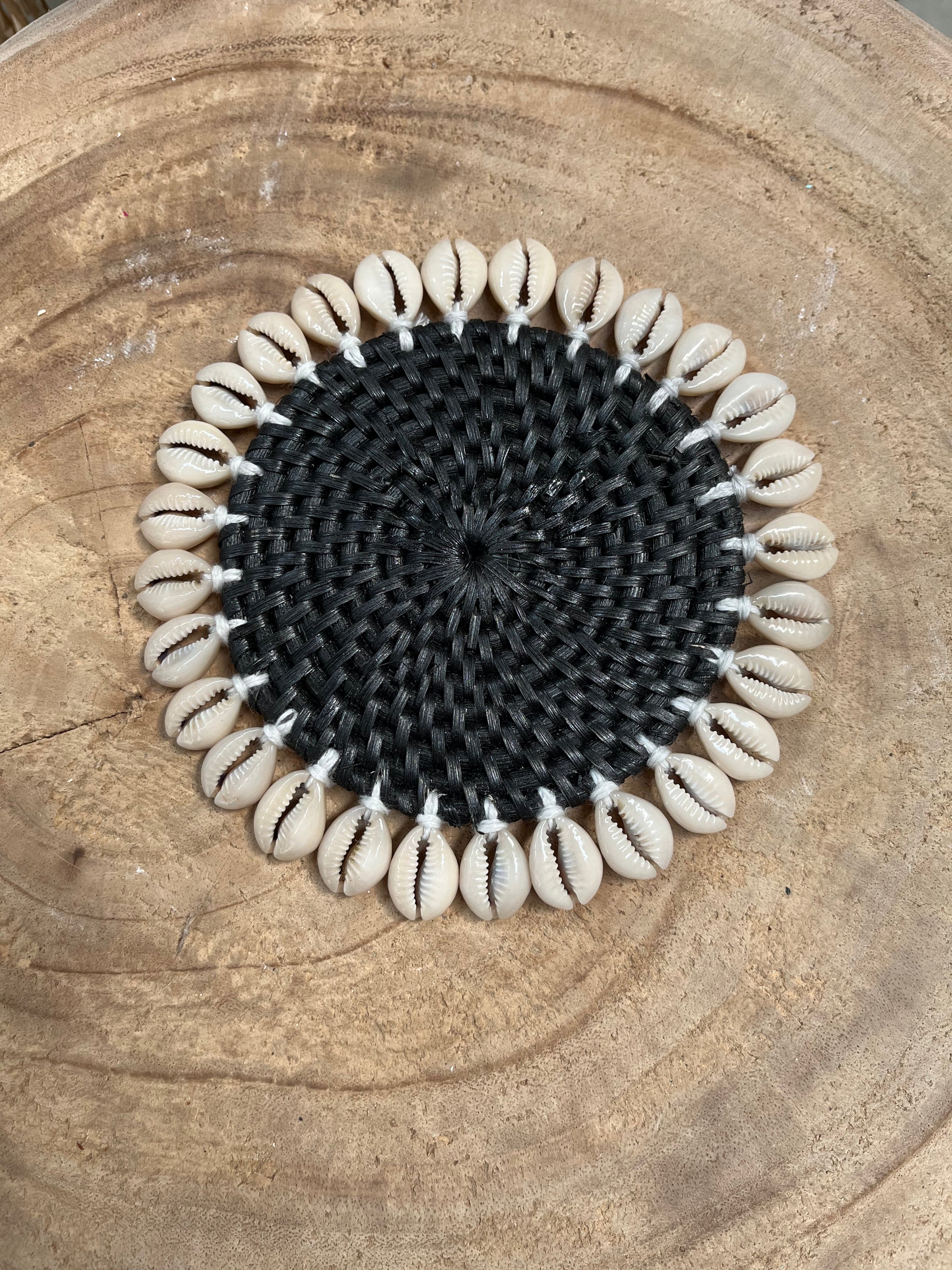 Black rattan Coaster with natural shells - Bali Beach Beyond