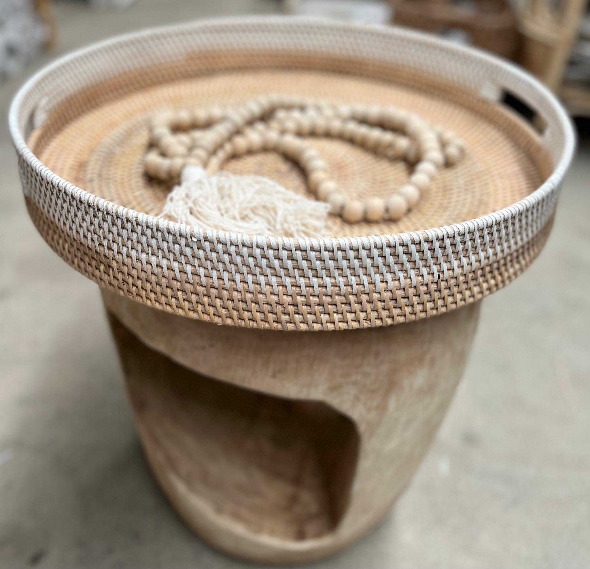 Round white/ natural tray M - Bali Beach Beyond