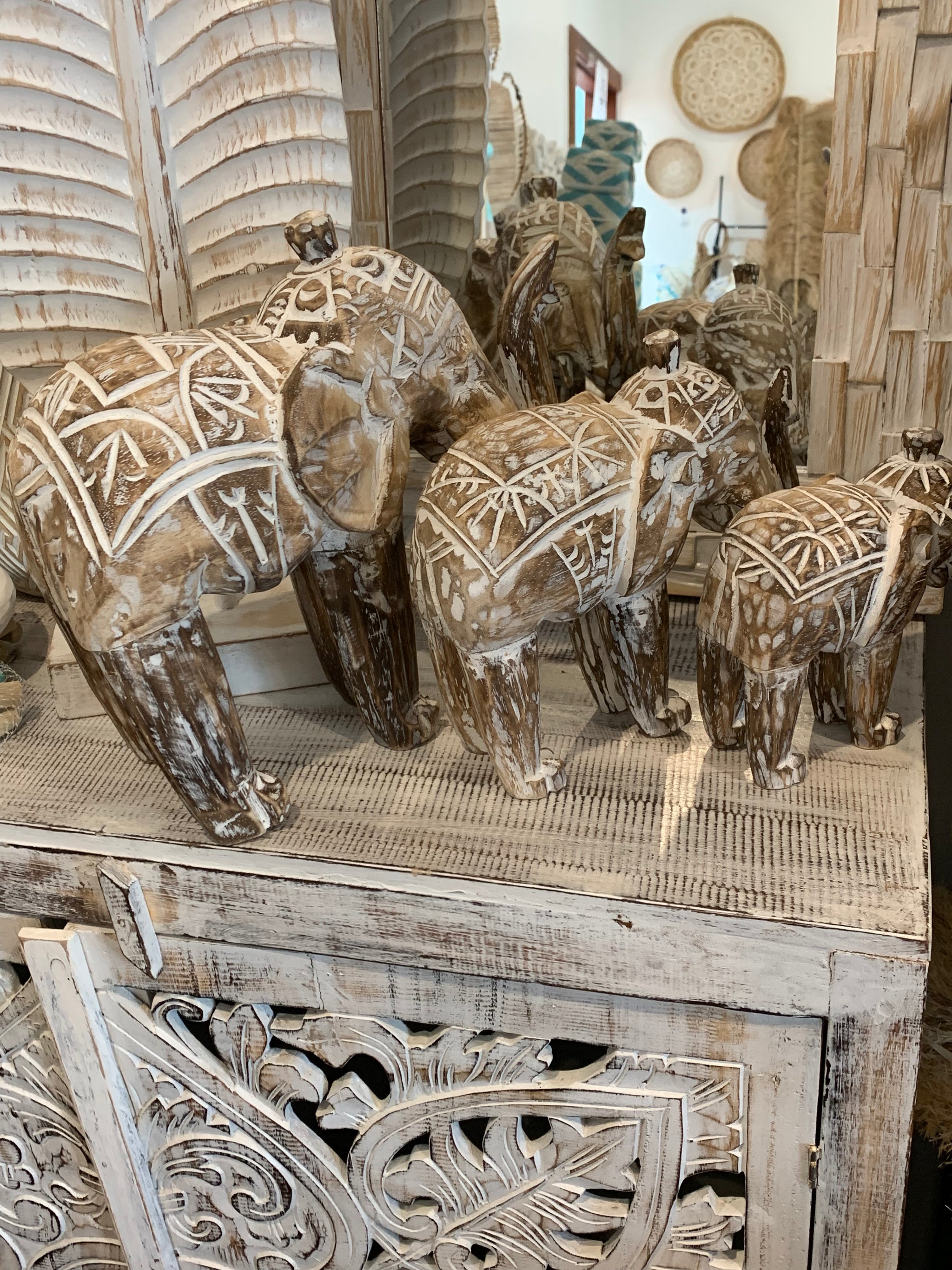 Set 3 timber handcarved elephants brown. - Bali Beach Beyond