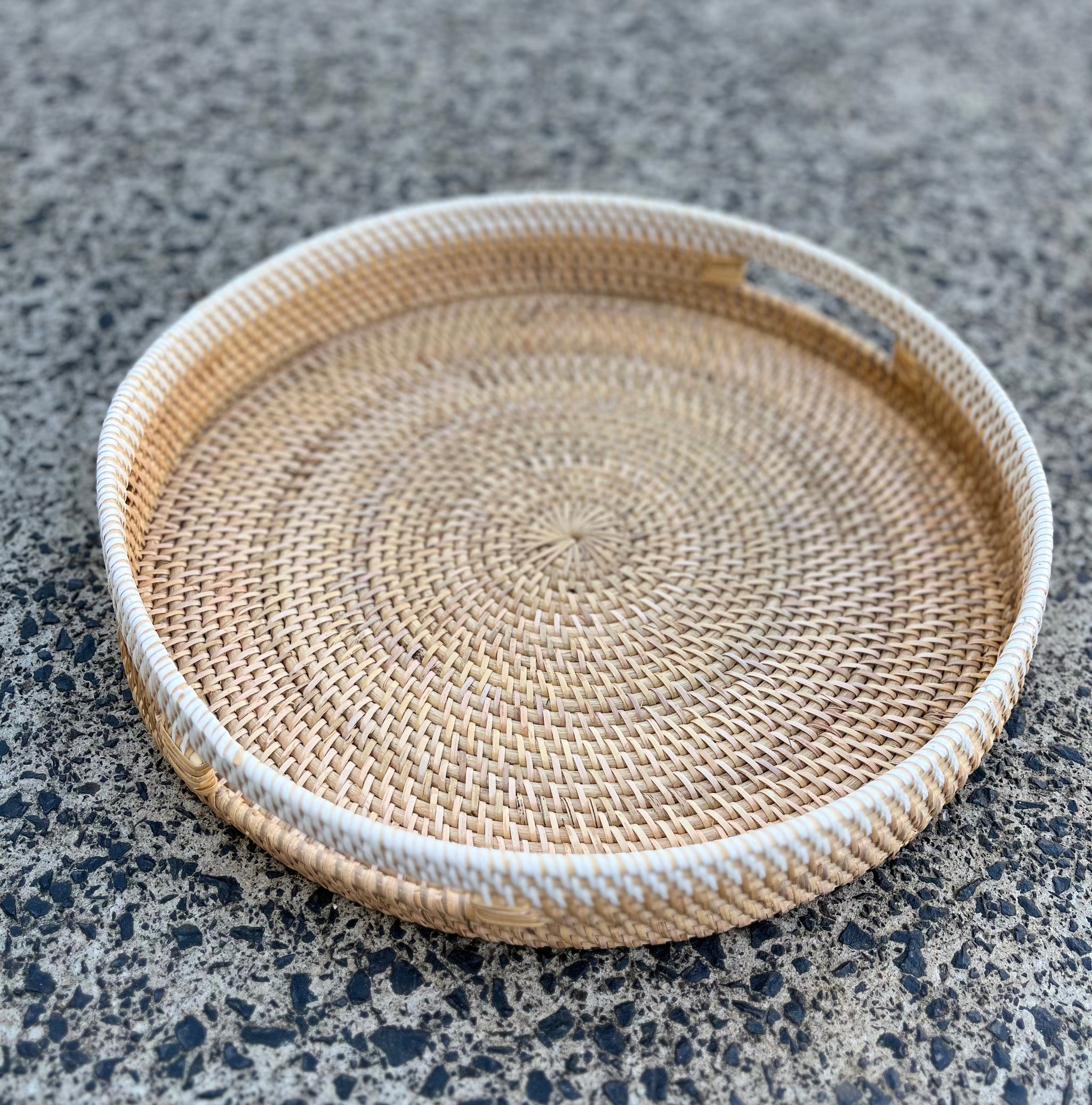 Round white / natural tray S - Bali Beach Beyond