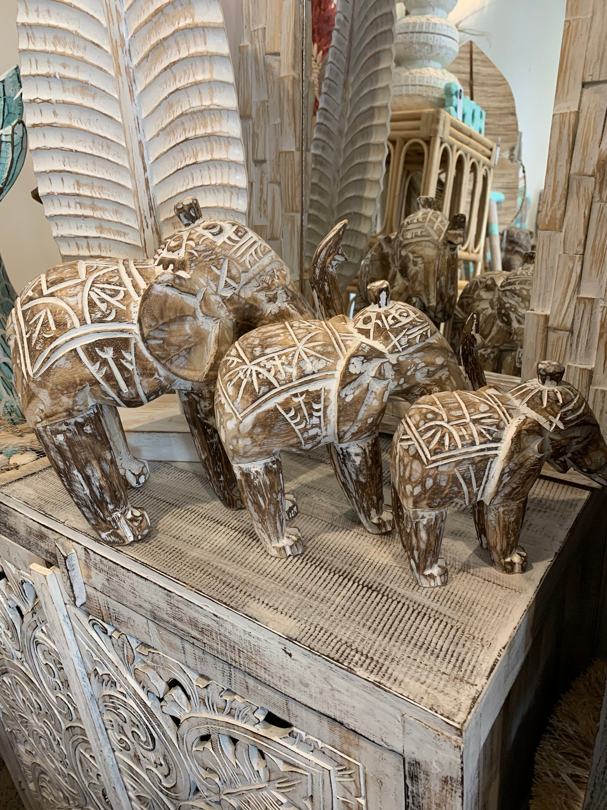 Set 3 timber handcarved elephants brown. - Bali Beach Beyond