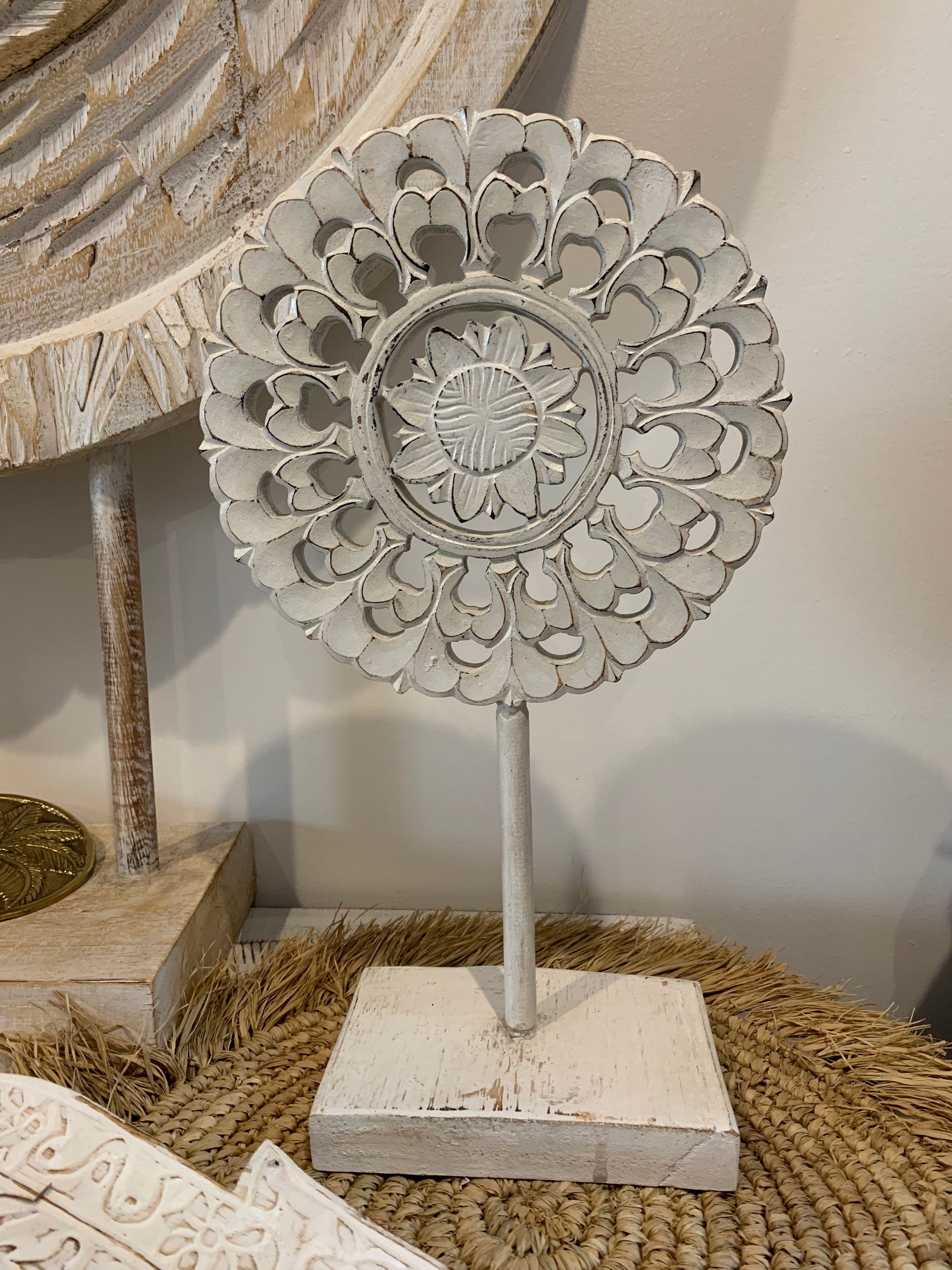 Handcarved decorative flower/ coin on stand. White. S - Bali Beach Beyond