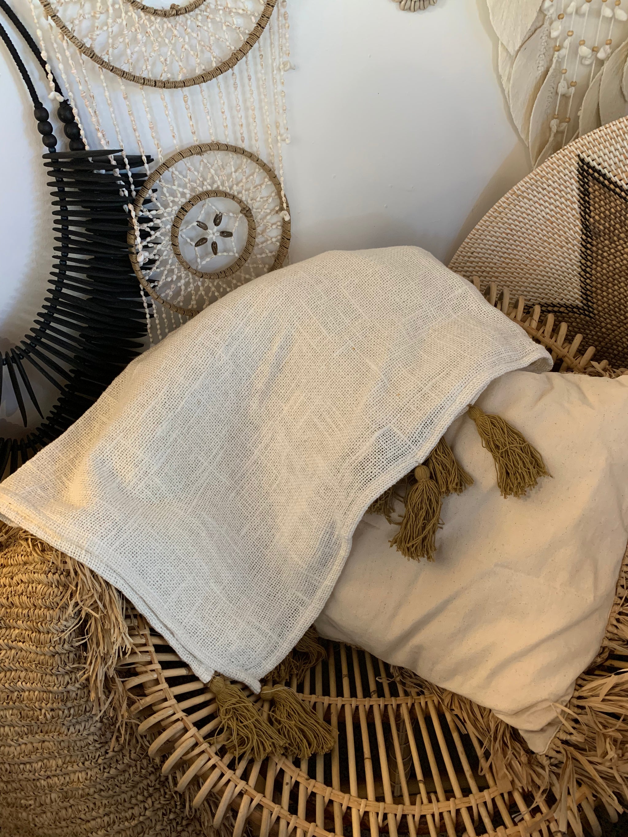 Natural throw with brown tassels - Bali Beach Beyond