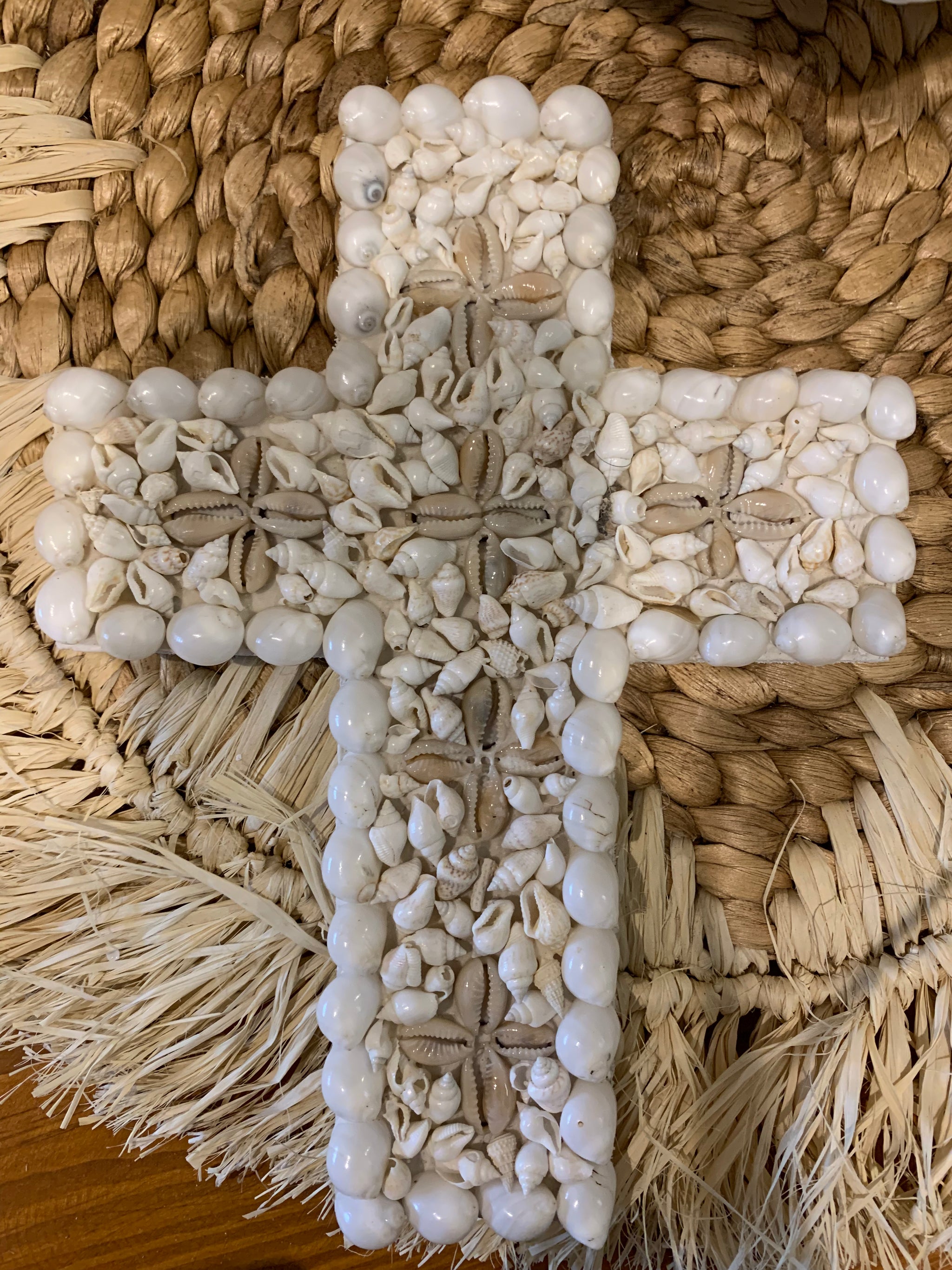 Shell cross M - Darker shell design - Bali Beach Beyond