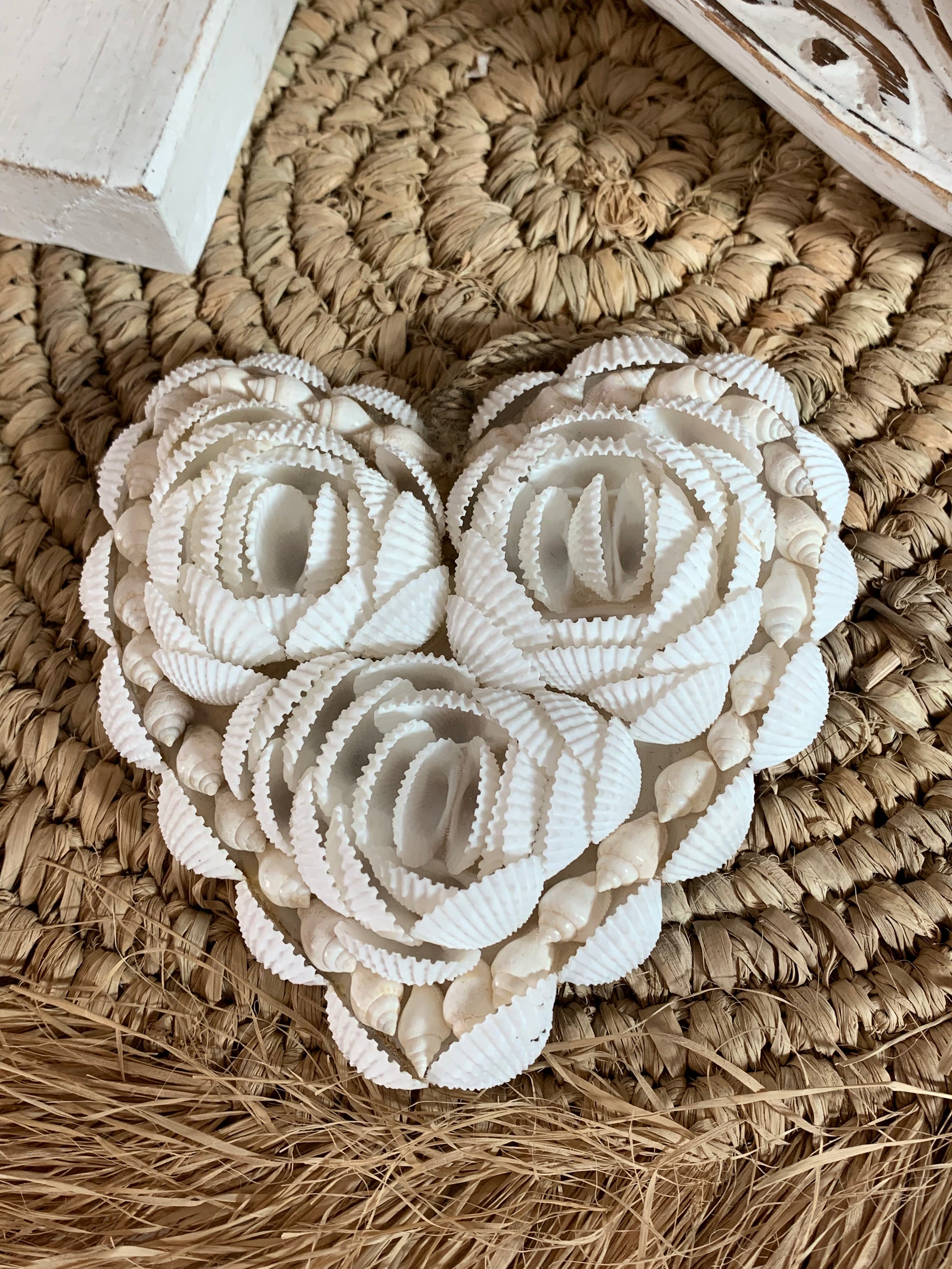 Shell heart with white shells 11cm S - Bali Beach Beyond