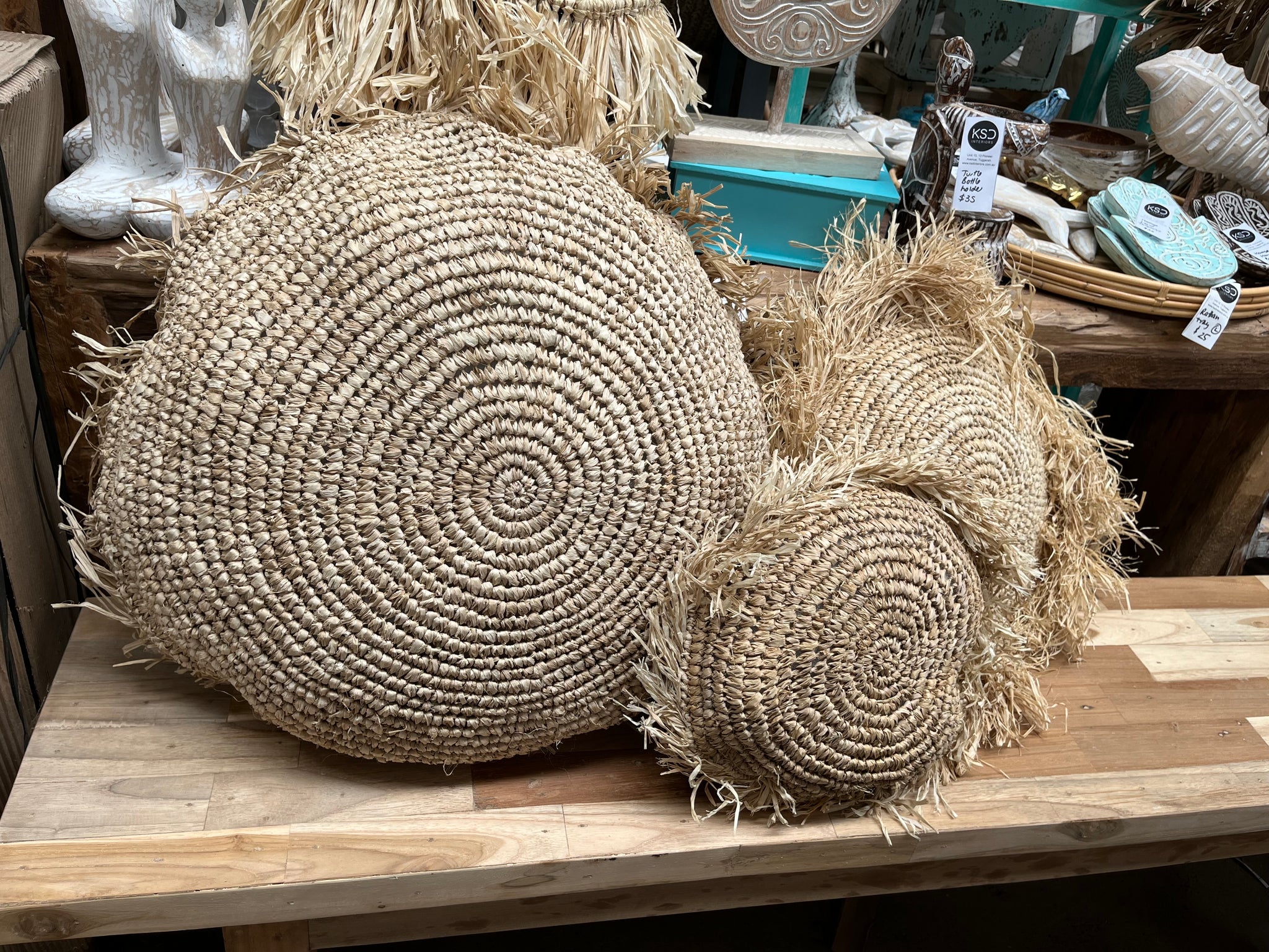 Round raffia cushion and insert