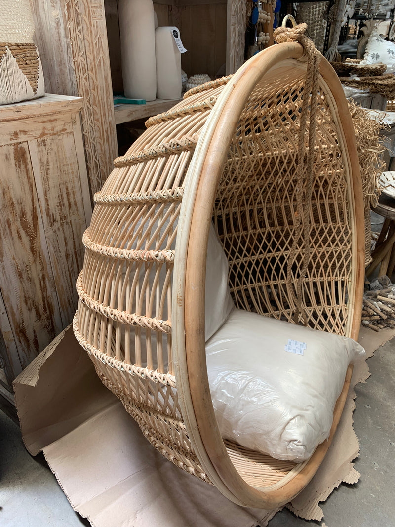 Rattan hanging chair. Natural - round