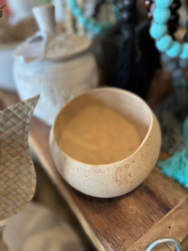 Natural light coconut bowl