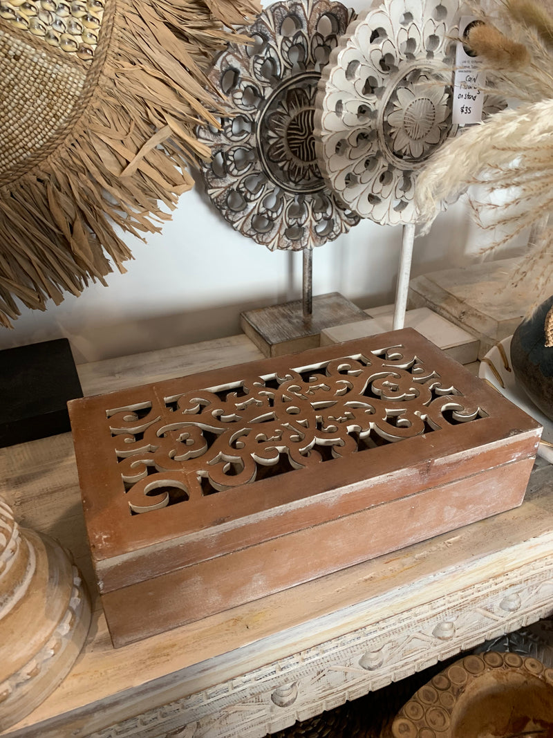 Carved brown box with lid. Jewellery / storage.