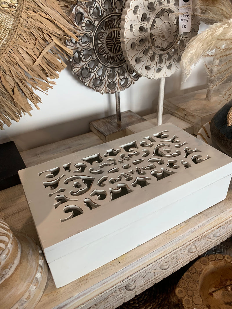 Carved white box with lid. Jewellery / storage.