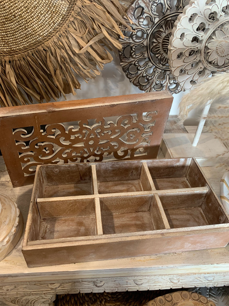 Carved brown box with lid. Jewellery / storage.