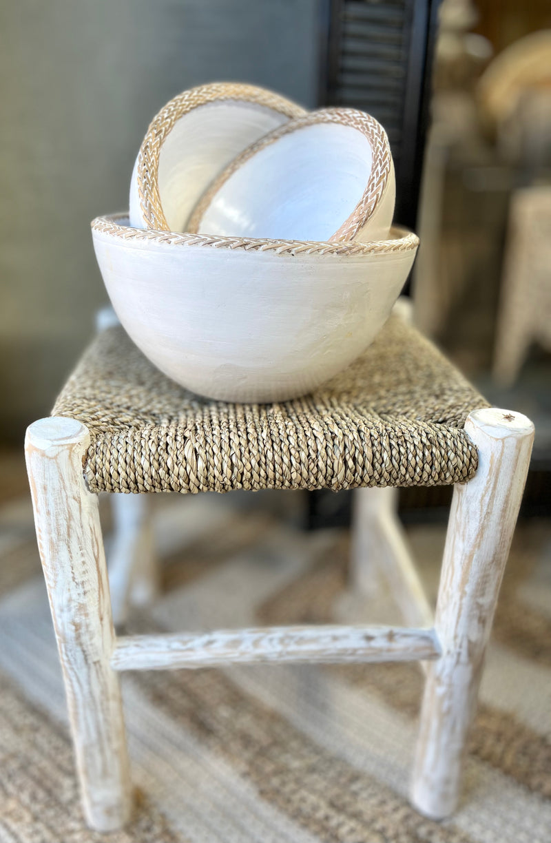 Set 3 white timber bowls with decorative trim