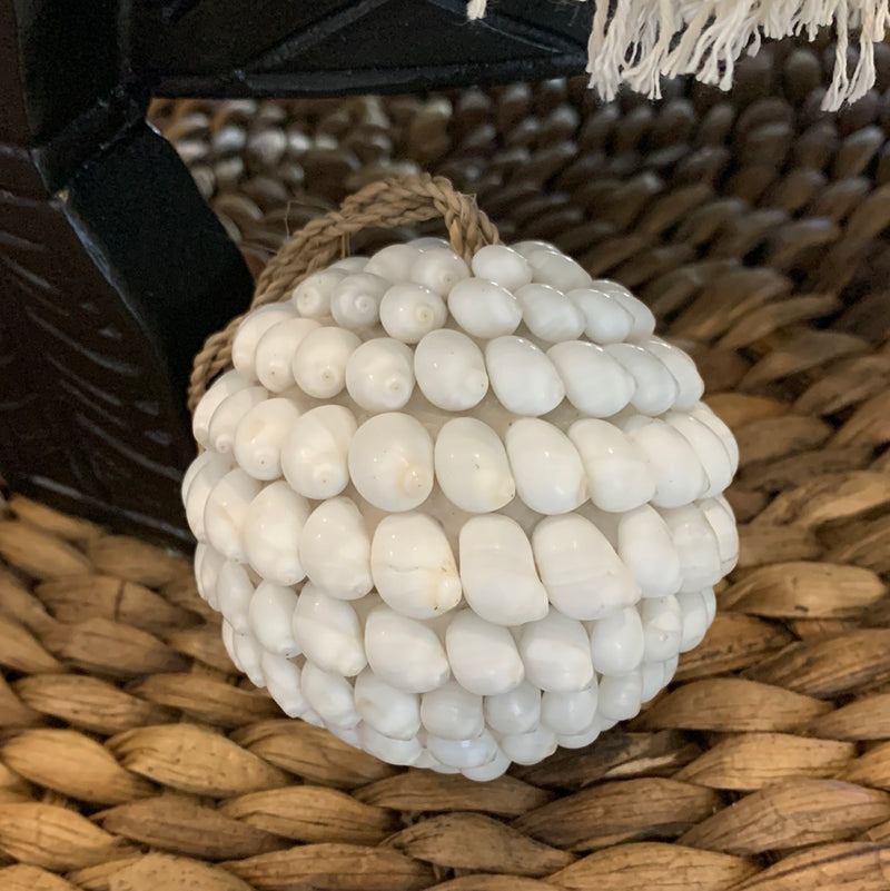 Small white shell ball / hanging