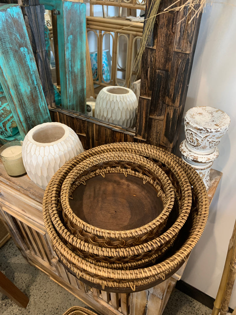 Set 3 brown bowls with decorative trim