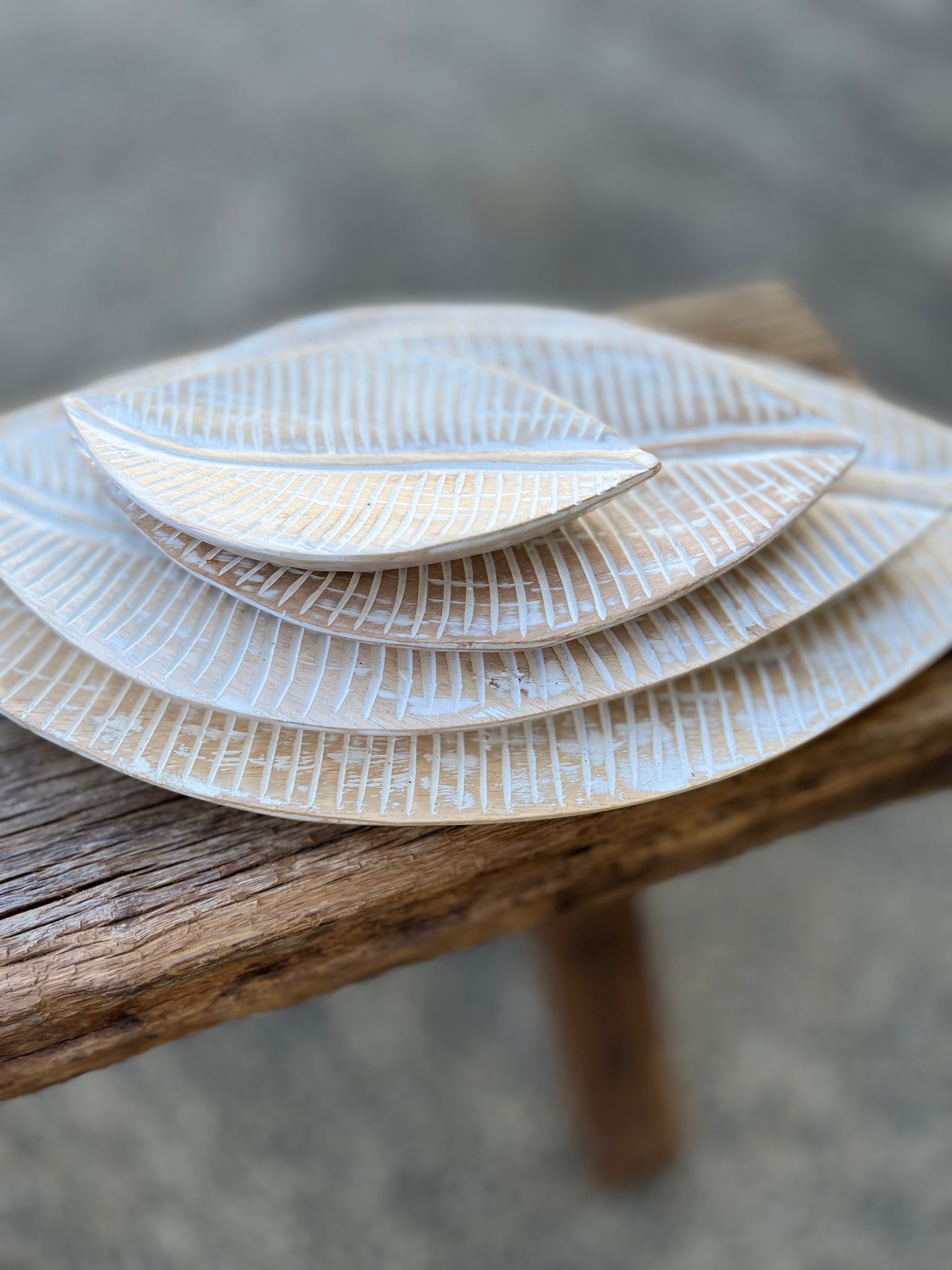 White wash set 4 leaf shaped platters