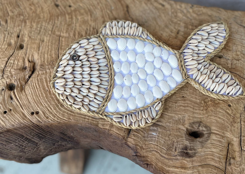 Shell fish hanging / decoration. White and natural. Set of 4