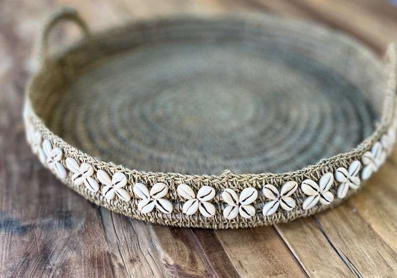 Round tray with shell detail L