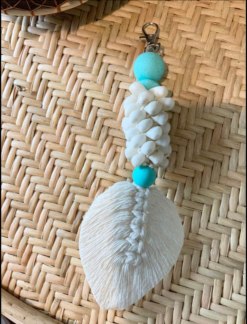 Macrame leaf, shell and blue bead keyring