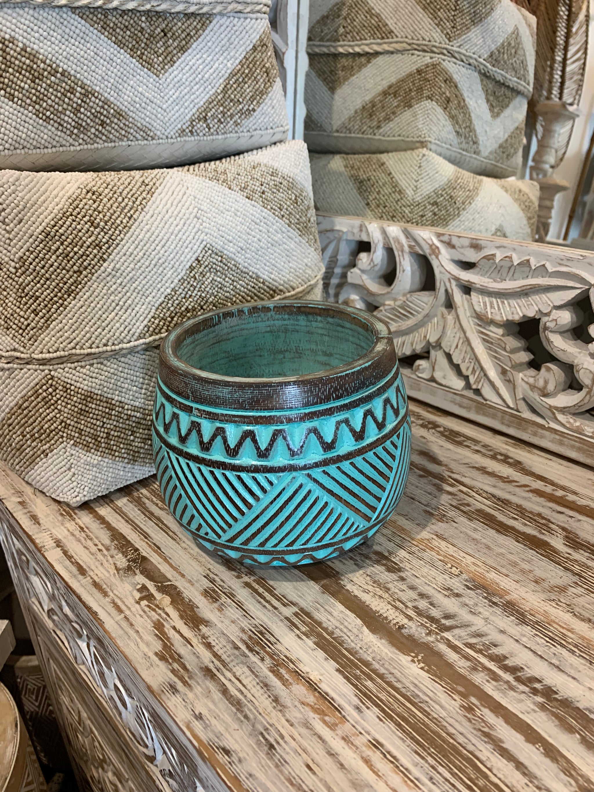 Green decorative pot. M