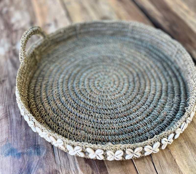 Round tray with shell detail L