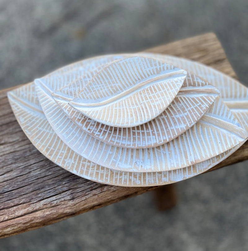 White wash set 4 leaf shaped platters