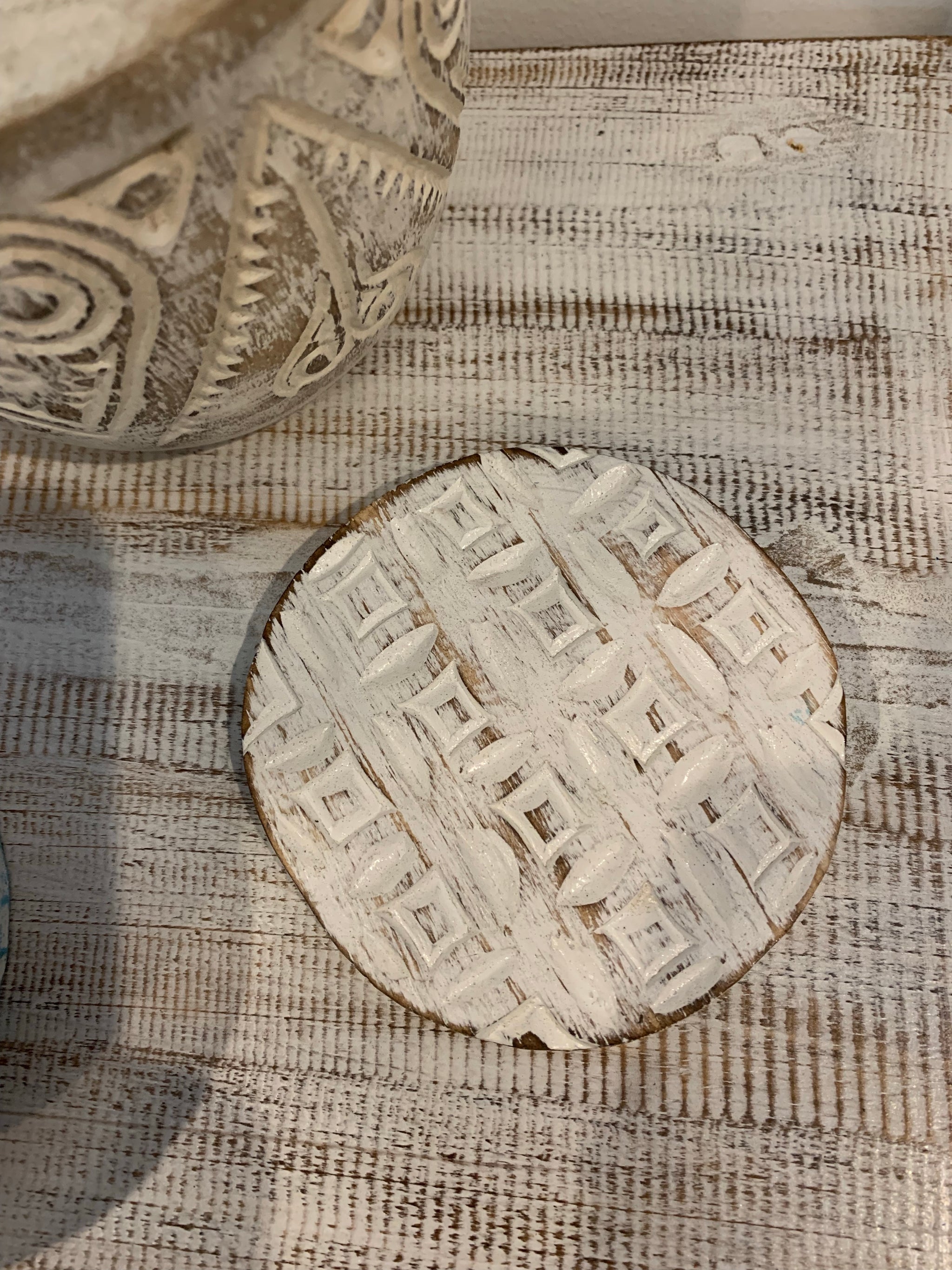 Rustic white round coaster