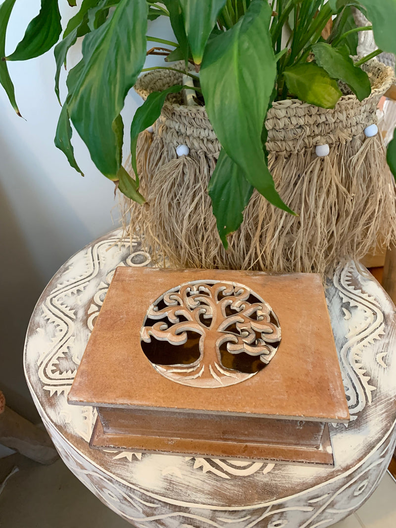 Carved brown box tree of life with hinged lid. Jewellery / storage. Medium. 19cm