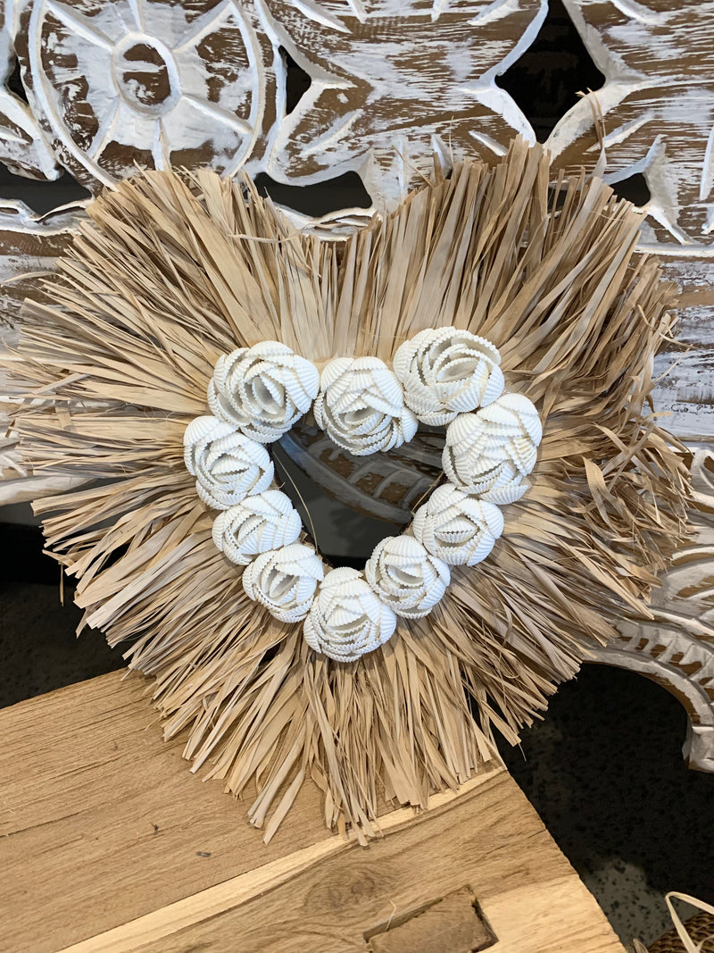 Raffia and shell heart S