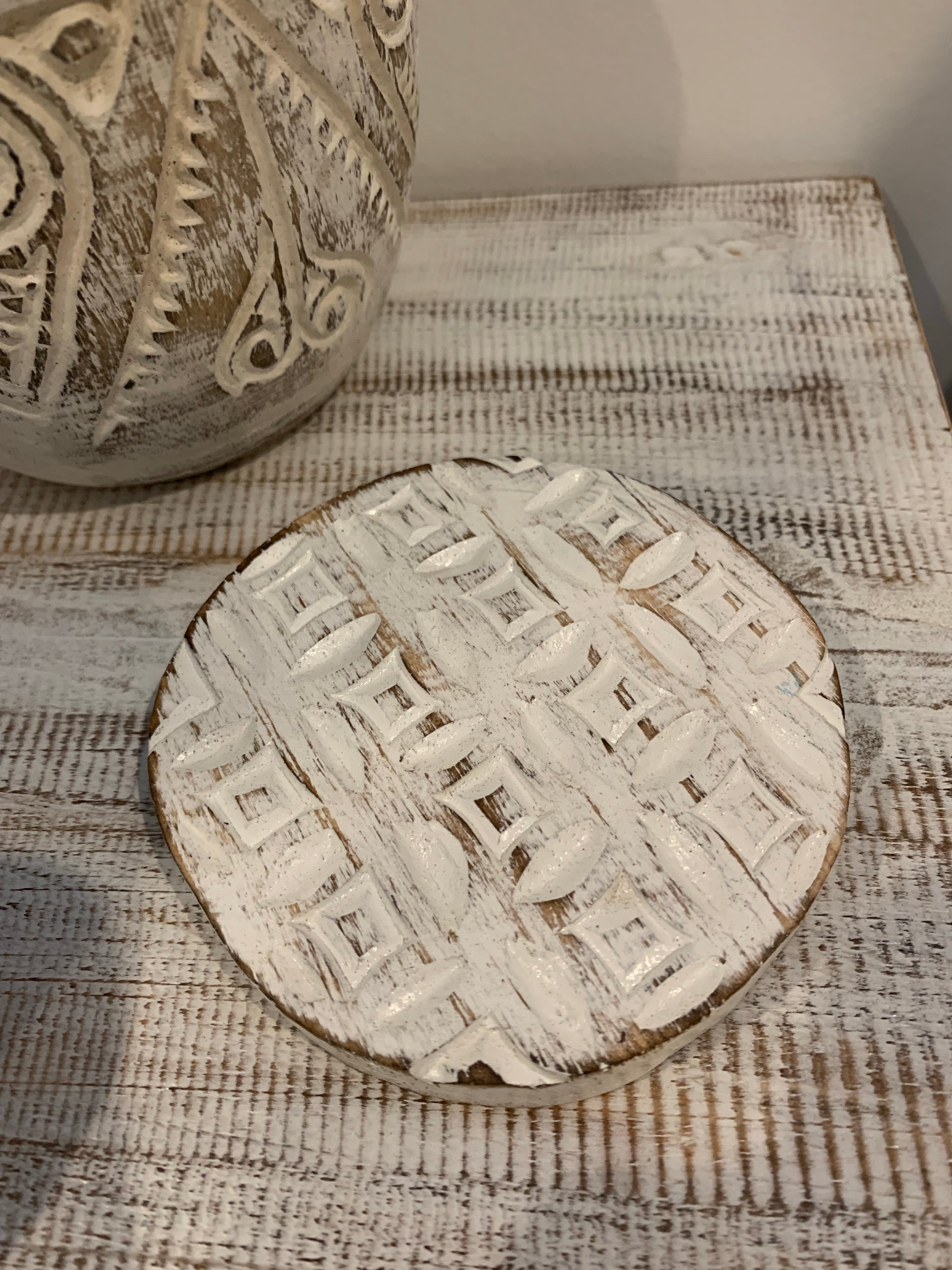 Rustic white round coaster